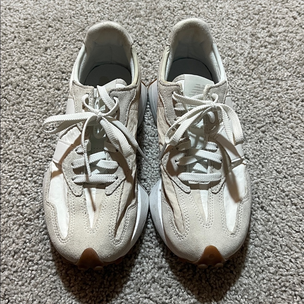 New Balance 327 size 6 in cream/white